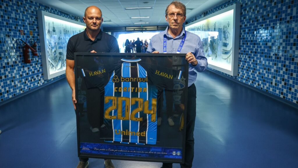 Time do Gremio e Coritiba juntos em campo