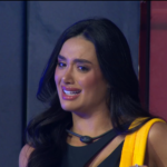 Jordana sorrindo após eliminação