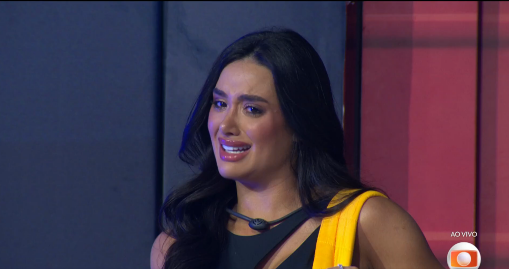 Jordana sorrindo após eliminação