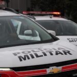 Homem caído no chão após ser baleado