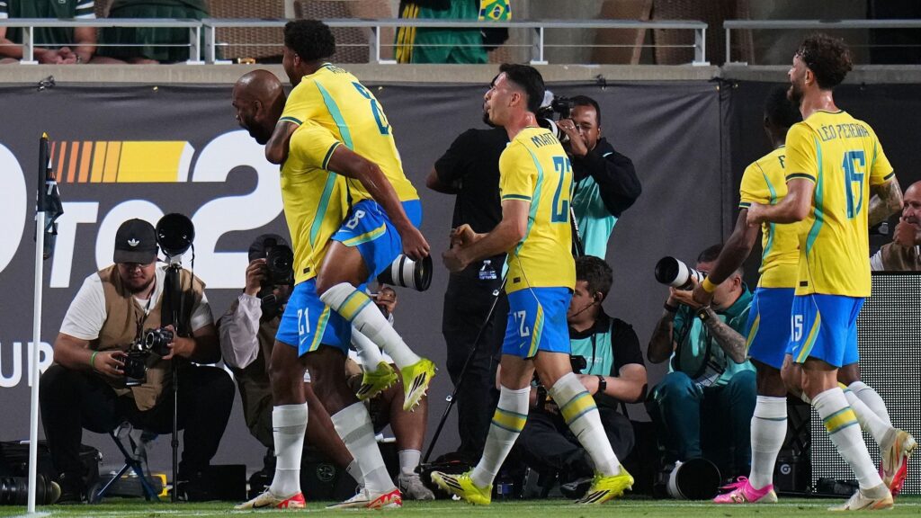 Jogadores de futebol em ação