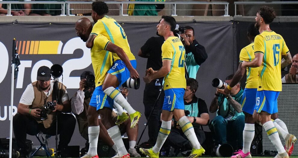 Jogadores de futebol em ação