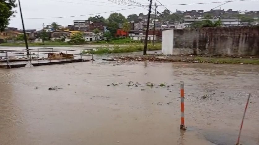 Rua alagada em Recife